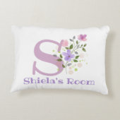 Naam en Initiaal op een Floral Design. Accent Kussen (Achterkant)