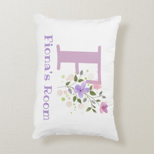 Naam en Initiaal op een Floral Design.  Accent Kussen (Achterkant (Verticaal))