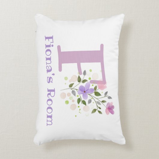 Naam en Initiaal op een Floral Design.  Accent Kussen (Voorkant(Verticaal))