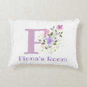 Naam en Initiaal op een Floral Design.  Accent Kussen (Achterkant)