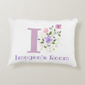 Naam en Initiaal op een Floral Design.  Accent Kussen (Achterkant)