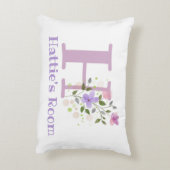 Naam en Initiaal op een Floral Design.  Accent Kussen (Achterkant (Verticaal))