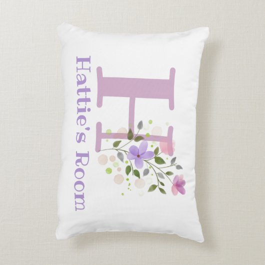 Naam en Initiaal op een Floral Design.  Accent Kussen (Achterkant (Verticaal))