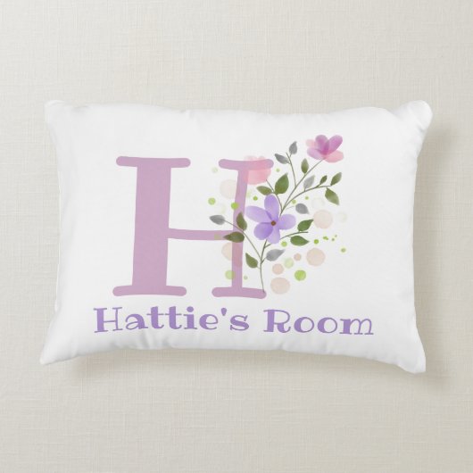 Naam en Initiaal op een Floral Design.  Accent Kussen (Achterkant)