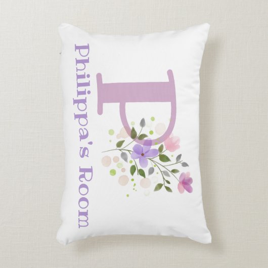 Naam en Initiaal op een Floral Design.  Accent Kussen (Voorkant(Verticaal))