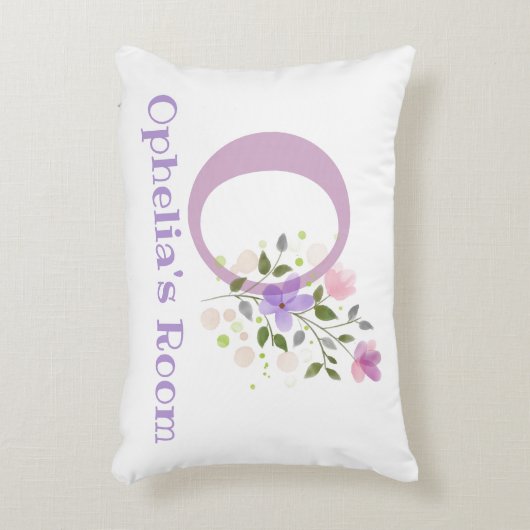 Naam en Initiaal op een Floral Design.  Accent Kussen (Voorkant(Verticaal))