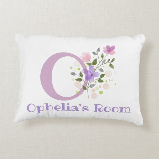 Naam en Initiaal op een Floral Design.  Accent Kussen (Achterkant)