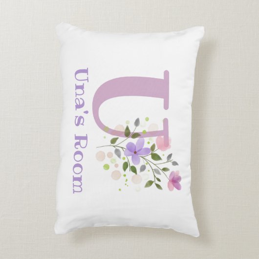 Naam en Initiaal op een Floral Design.  Accent Kussen (Achterkant (Verticaal))