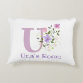 Naam en Initiaal op een Floral Design.  Accent Kussen (Achterkant)