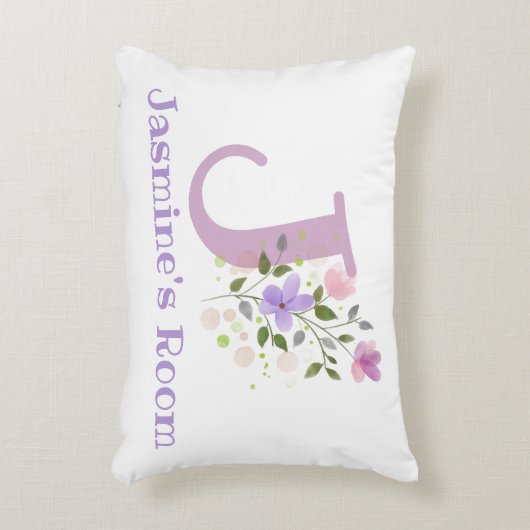 Naam en Initiaal op een Floral Design.  Accent Kussen (Voorkant(Verticaal))