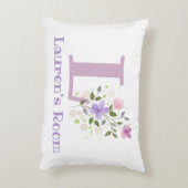 Naam en Initiaal op een Floral Design. Accent Kussen (Achterkant (Verticaal))