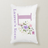Naam en Initiaal op een Floral Design. Accent Kussen (Voorkant(Verticaal))