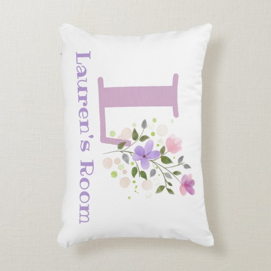 Naam en Initiaal op een Floral Design.  Accent Kussen (Voorkant(Verticaal))