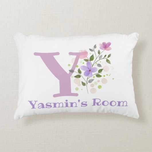 Naam en Initiaal op een Floral Design. Accent Kussen (Voorkant)