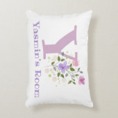 Naam en Initiaal op een Floral Design. Accent Kussen (Voorkant(Verticaal))