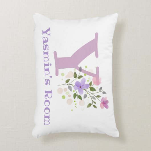 Naam en Initiaal op een Floral Design. Accent Kussen (Voorkant(Verticaal))