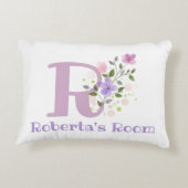 Naam en Initiaal op een Floral Design.  Accent Kussen (Achterkant)