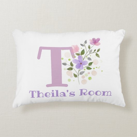 Naam en Initiaal op een Floral Design.  Accent Kussen (Voorkant)