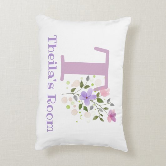 Naam en Initiaal op een Floral Design.  Accent Kussen (Achterkant (Verticaal))