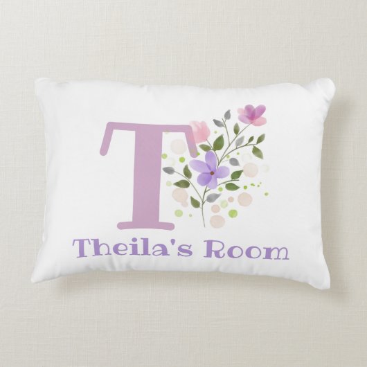 Naam en Initiaal op een Floral Design.  Accent Kussen (Achterkant)