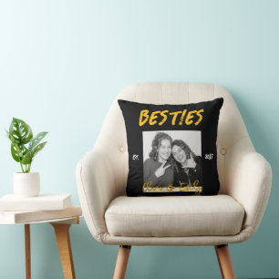 Naam en jaar van beste vriendinnen op een foto kussen
