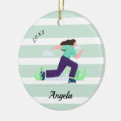 Naam en jaar van het meisje dat Brunette Skating R Keramisch Ornament (Links)