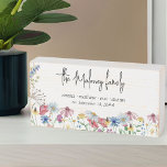 Naam en Kinder namen van de Oostenrijkse Wildbloem Houten Kist Print<br><div class="desc">Robuust houten doosje voor wilde bloemen, op maat van familienaam, kinder naam of ieders voornaam en vastgestelde datum. Het ontwerp omvat wilde bloemen in het waterverf land, waaronder papaver, madeliefje, cornflower, coneflower, klaver en zaadkop. Het wordt geletterd met casual modern manuscript en klassieke typografie. U kunt de lettertype- of achtergrondkleur...</div>