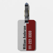 Naam en nummer toevoegen aan donkerrood en grijs bagagelabel (Achterkant verticaal)