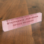 Naam en titel van de Acrylroze band Naambordje (Zijkant)