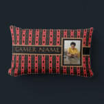 Naam gamer-partij en foto-rood/zwarte lumbale pilo kussen<br><div class="desc">Jullie zijn allemaal klaar voor de verjaardag van je Gamer! Je hebt een foto en de naam van je gamer nodig. Dit past snel aan: upload uw foto (het zal in het lijst passen) en typ de naam in het personalize vakje. Geweldig geheugen. OOK, kunt u een speciale naam of...</div>