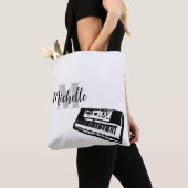 naam, initiaal en zwarte driehoekige muziek GuitTo Tote Bag (Dichtbij)