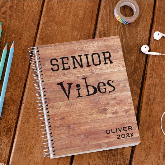 Naam, jaar | Retro Rustic Wood Senior Vibes Notitieboek