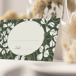 Naam Kaarten Bindtafel  Art Nieuw<br><div class="desc">Verbeter uw huwelijksreceptie met deze Art Nouveau tafelnaamkaarten, met een prachtig bloemenontwerp in groen en wit. De ingewikkelde bloemmotieven lijsten de namen en tafelnummers, wat een stijlvolle en georganiseerde manier biedt voor gasten om hun stoelen te vinden. Deze gevouwen kaarten zijn versierd met delicate witte bloemen op een rijke groene...</div>