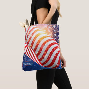 Naam, Levendige Waaierende Vlag en Vuurwerk Schoud Tote Bag