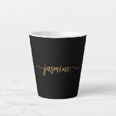 Naam minimalistisch zwart-wit en goudmonogram latte mok (Voorkant)