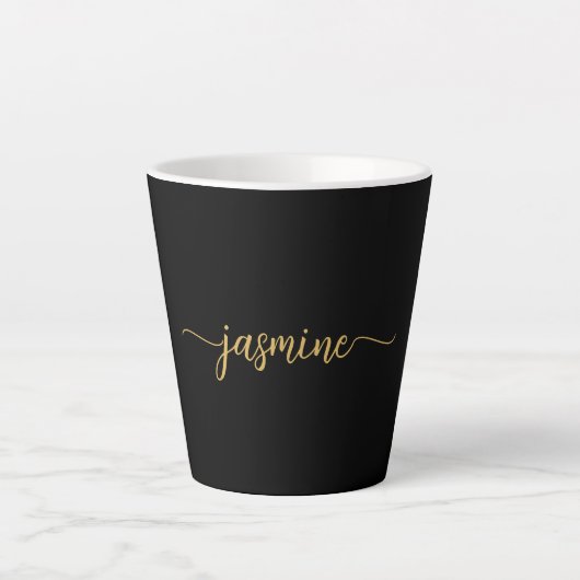 Naam minimalistisch zwart-wit en goudmonogram latte mok (Voorkant)