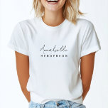 Naam monogram | Modern minimalistisch stijlvol T-shirt<br><div class="desc">Een eenvoudig,  stijlvol aangepast monogram ontwerp met een moderne,  minimalistische handgeschreven scripttypografie in combinatie met een bloktypografie in zwart op een witte achtergrond. De monogram naam kan gemakkelijk worden gepersonaliseerd om een ontwerp zo uniek te maken zoals u bent! Het perfecte persoonlijke cadeau of accessoire voor elke gelegenheid!</div>