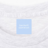 Naam op blauw ijzer op kleding labels (Aangebracht)