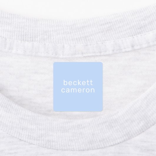 Naam op blauw ijzer op kleding labels (Aangebracht)