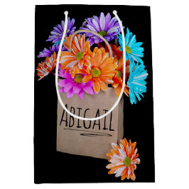 Naam op bos daisies in papieren zak medium cadeauzakje