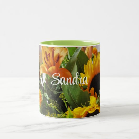 Naam op Grote Zonnebloemen 11oz Tweekleurige Koffiemok (Center)