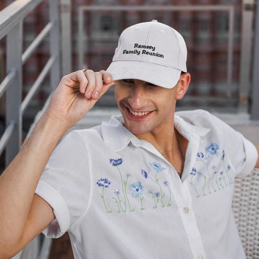 Naam op Wit, Familie Reünie, Geborduurde Pet