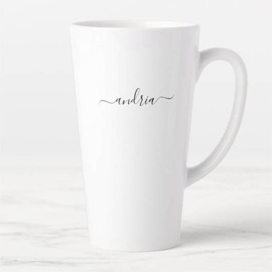 Naam personaliseren in zwart script latte mok (Rechts)