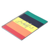 Naam primaire regenboogkleurblok Stripe Monogram Notitieboek (Linkerzijde)