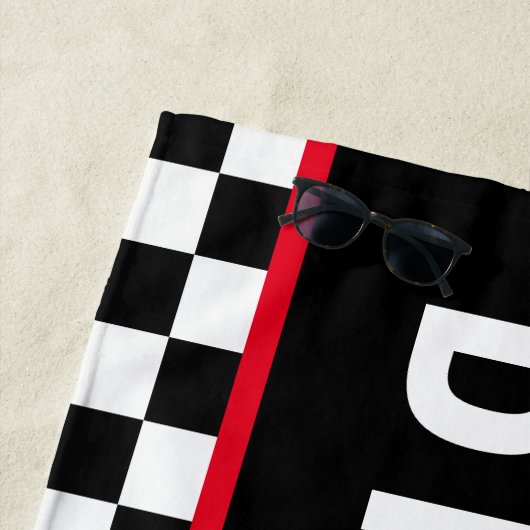 Naam Racing Rood Wit Zwart Checkerboard Patroon Strandlaken (In situ)