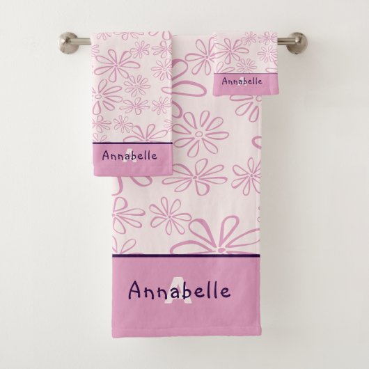  Naam & Roze & Blush Bloemen Doodle Patroon Bad Handdoek (Insitu)