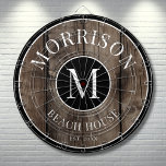 Naam Rustic Wood Dartbord<br><div class="desc">Dit rustieke dartbord is de perfecte aanvulling op uw familie strandhuis, meer huis, speelkamer, man grot, en meer. Het beschikt over een vet initialen monogram in het midden, met uw familienaam trots weergegeven aan de bovenkant. Op de onderkant staat "Beach House", maar dit kan worden aangepast aan elke locatie, thema...</div>