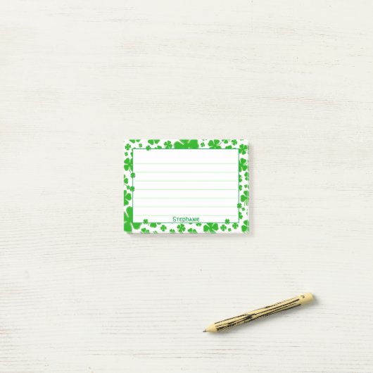 Naam: Sint Patrick's Green Random Shamrock Pattern Post-it® Notes (Op bureau)