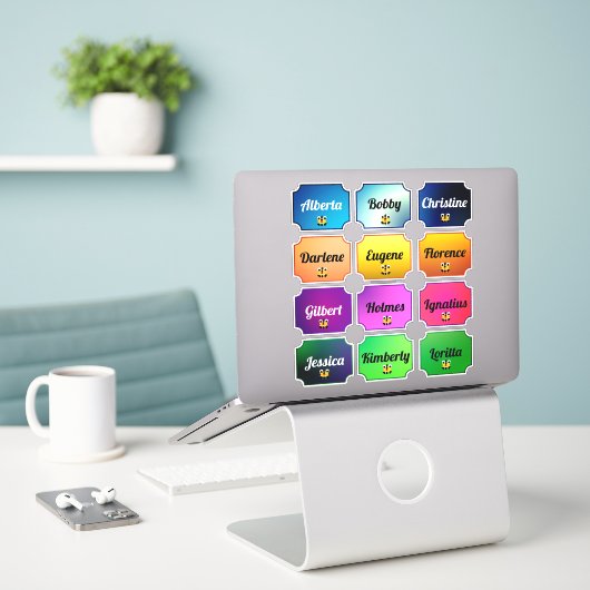 Naam Sticker Set Mooie kleuren met Schattige gezic (Laptop op bureau)