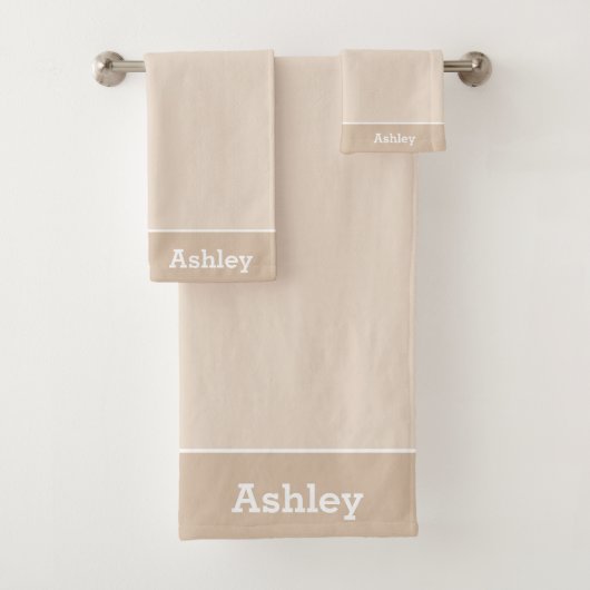 Naam tekst op lichte zand beige bad handdoek (Insitu)